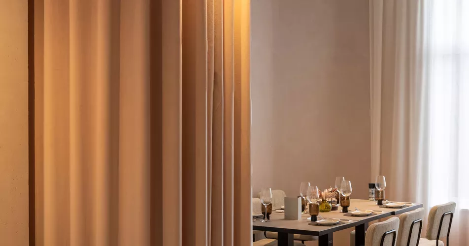 Raamdecoratie op maat voor Restaurant Louma in Roeselare